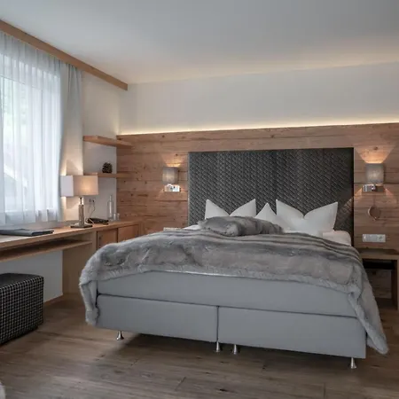 Hotel Post Paznaun 4*